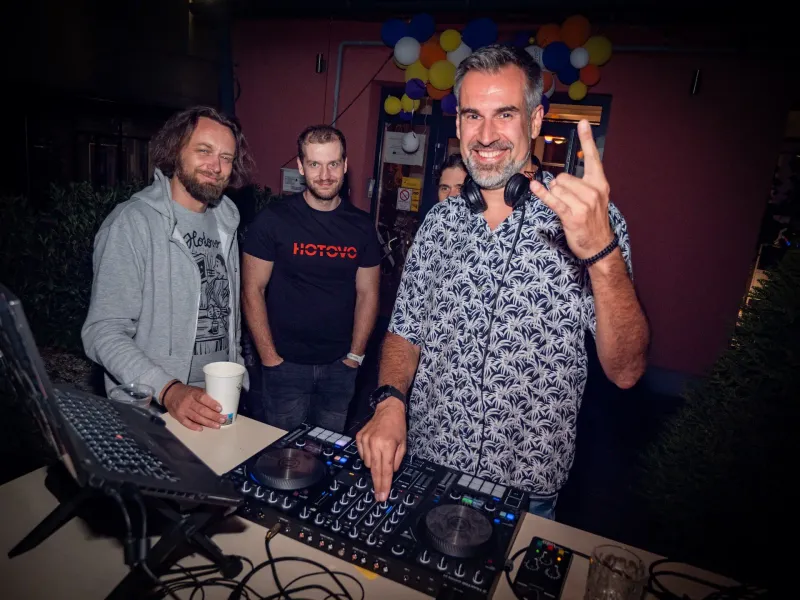 Hotovo DJ at work