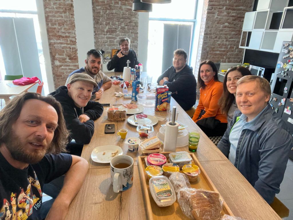 UK-team-breakfast-1024x768