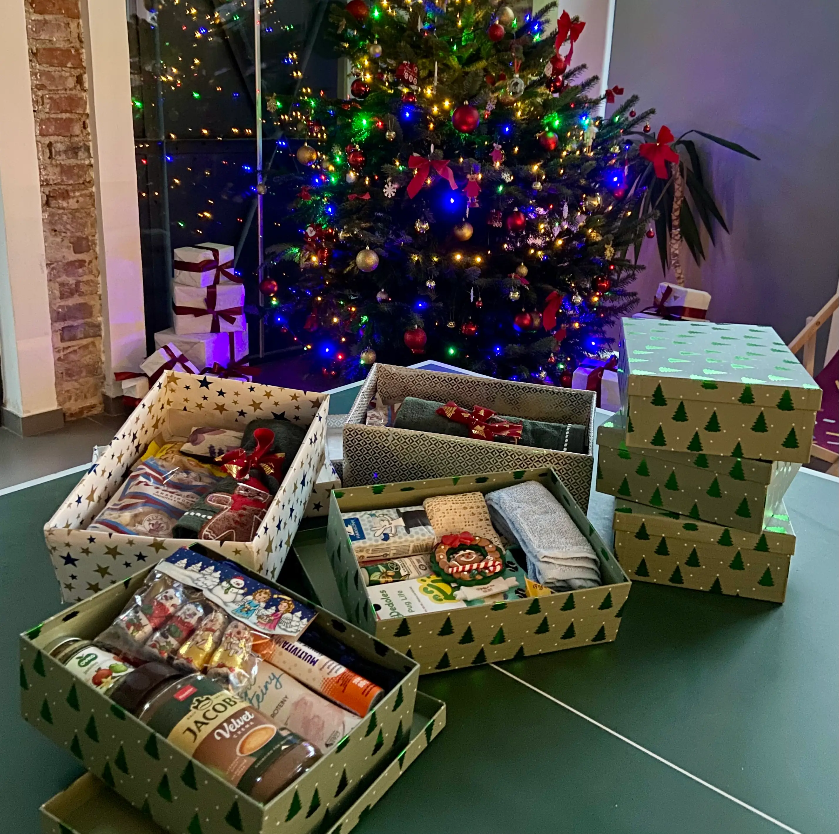 How much love can fit into a shoebox. Lonely elderly receive gifts