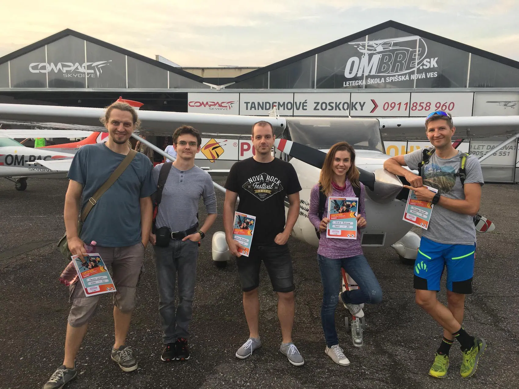 Tandem jump with teammates from Hotovo